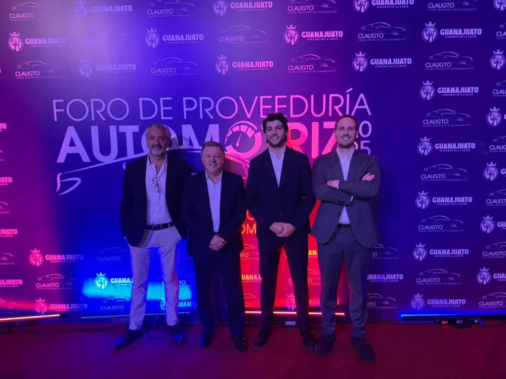 NUTAI Mexico at the Foro de Proveeduría Automotriz 2025 in Guanajuato 1 Equipo de NUTAI México participando en la Noche Zero del Foro de Proveeduría Automotriz 2025 en León, Guanajuato